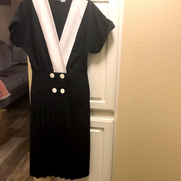 Vintage TJuniors black and cream dress with sleeves - Picture 1 of 10